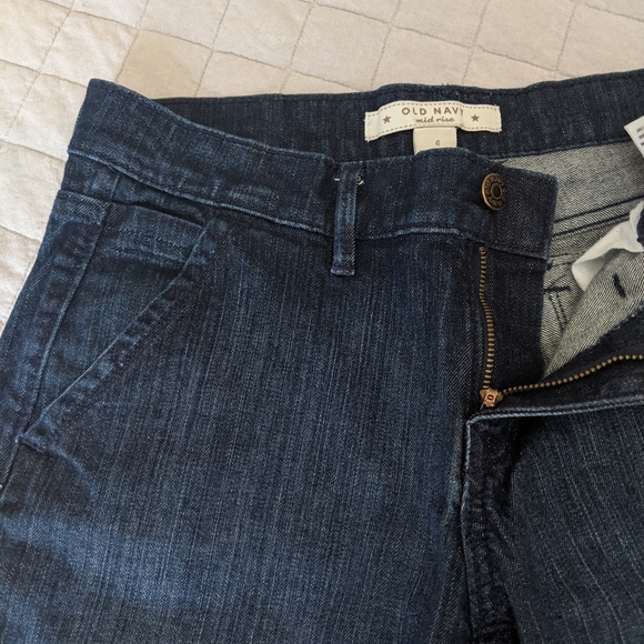 Old Navy Mid Rise Capri - Picture 2 of 5